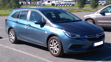 Opel Astra automobilio nuotrauka