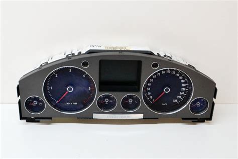 VW Touran prietaisų skydelis su serviso pranešimu