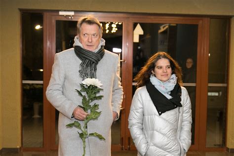 Vytautas Šiškauskas su gėlėmis scenoje