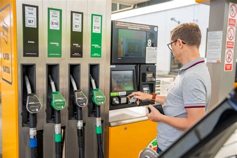 lentelė su benzino markėmis ir jų oktaniniu skaičiumi