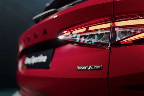 Balso asistentė Laura Škoda automobilyje