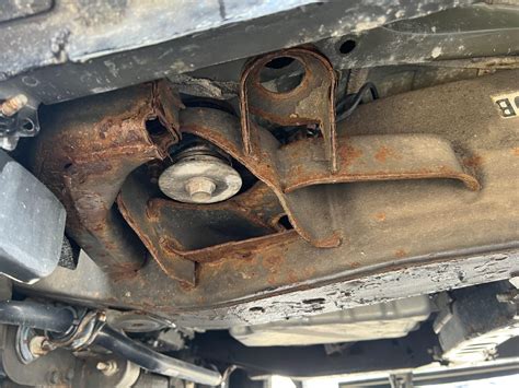 Automobilio kėlimo taškai ant pakabos