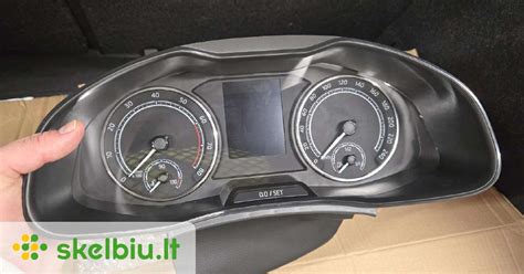 Skoda Octavia interjero prietaisų skydelis su įspėjamaisiais simboliais