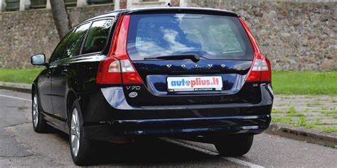 Volvo V70 automobilio nuotrauka iš priekio