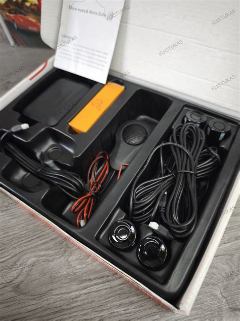 Volvo automobilio išmetimo sistema su pažymėtais deguonies jutiklių vietomis