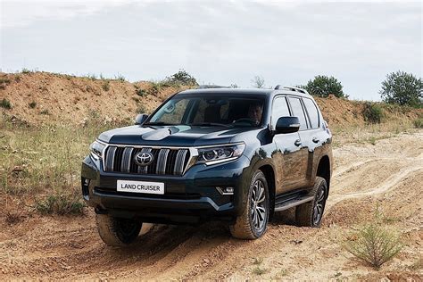 Toyota Land Cruiser 150 bekelėje