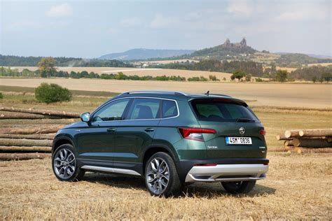 Škoda Karoq Scout nuotrauka su visureigio elementais