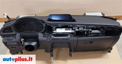 Vaizdas automobilio Mazda 6 2006 m. iš priekio