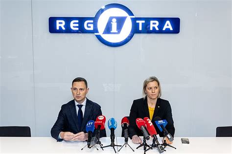 Darbuotojai dirbantys Regitros padalinyje