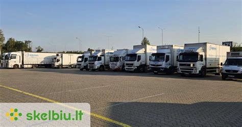 Vairuotojas su keleiviniu transportu