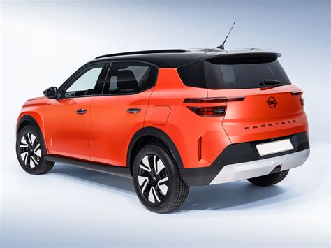 Opel Frontera automobilis bekelėje