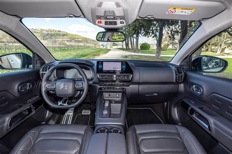 Citroen C5 interjeras su sferų indikatoriumi