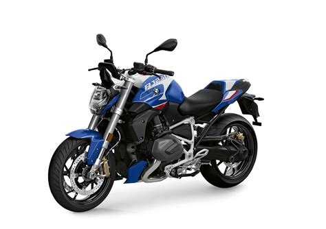 BMW R 1250 R kelionėje vingiuotu keliu