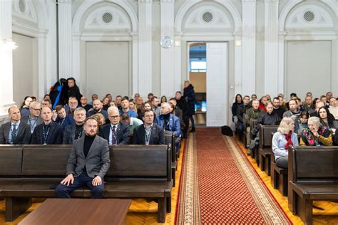 Teismo salė ir bylos nagrinėjimas