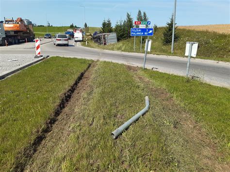 Telšių rajone apvirtęs neblaivaus baltarusio vilkikas su alkoholio kroviniu