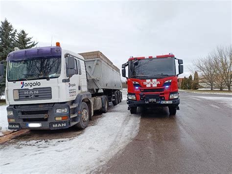 Vizualizacija, kaip vilkikas tempia priekabą