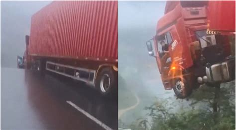 Sunkvežimio vairuotojas kelyje