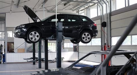 Infografika apie automobilių remonto kainas