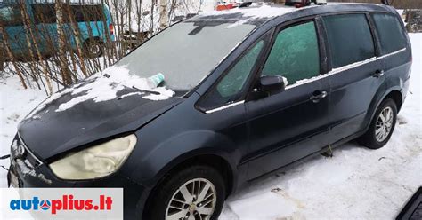 Ford Galaxy automobilis šaltu oru su įjungtu Webasto