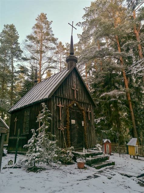 Nuotrauka su žuvusiųjų atminimui uždegta žvake