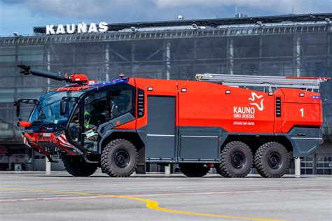 Priešgaisrinis automobilis su vandens siurbliu