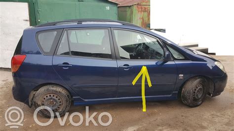 Nuotrauka Toyota Corolla Verso su aktyvuota priekinių žibintų apiplovimo sistema