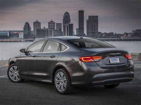 Chrysler 200 automobilio serviso aplinka