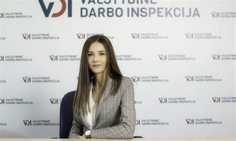 Darbuotojai dirbantys „Regitroje“