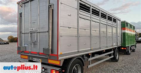 Atviros gyvulių pervežimo priekabos vaizdas