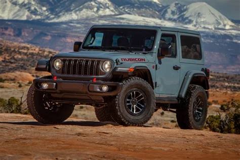 Skirtingos Jeep Wrangler komplektacijos