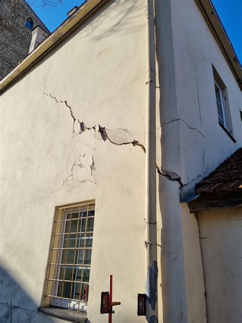 Pastato sėdimo požymiai