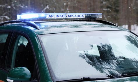 Aplinkosaugininkas stabdo automobilį