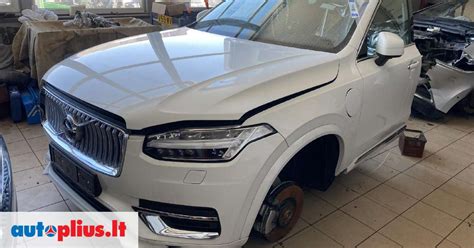 Volvo XC90 priekinis vaizdas su įjungtu šildymu