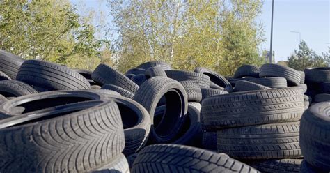 Infografika: Pavojai, kylantys dėl netinkamai išmestų padangų