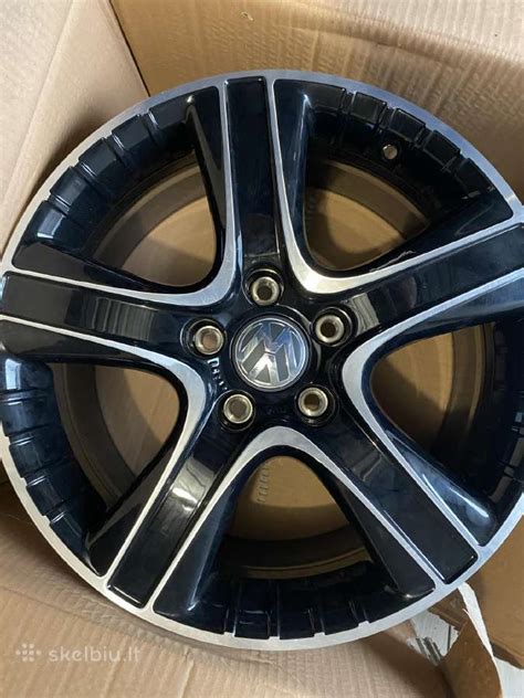 Automobilio ratlankis su defektu