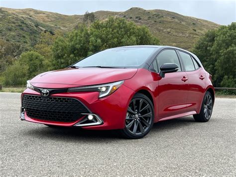 Toyota Corolla saugiklių dėžės vietos