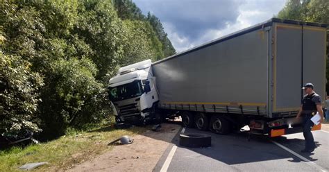 Kelias ir sunkvežimis