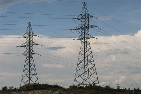 Nuvirę elektros stulpai Žemaičių plente