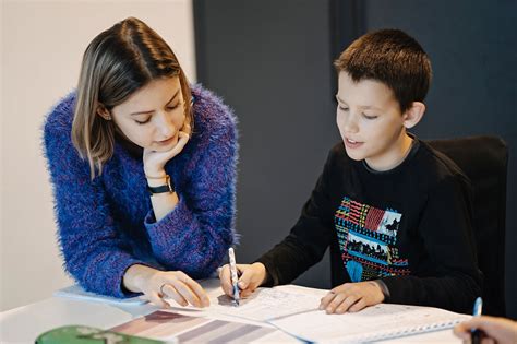 Nuotrauka instruktoriaus ir mokinio vairavimo aikštelėje