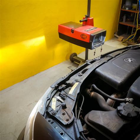Automobilio ksenoninių žibintų reguliavimo stendas