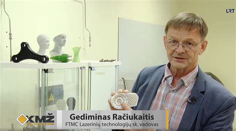 Mokslininko dirbtuvės su 3D spausdintuvu ir elektronikos komponentais