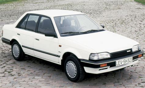 Mazda 323 išorinis veidrodėlis