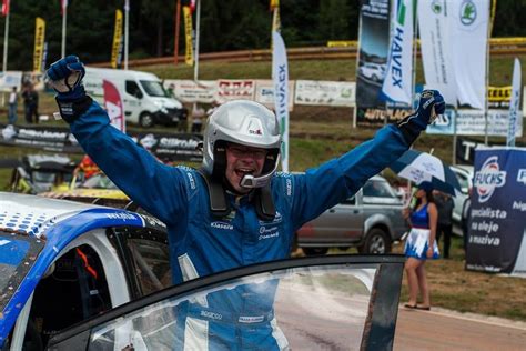 Paulius Pleskovas su Ford automobiliu lenktynėse