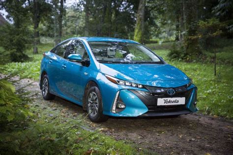 Iš tinklo įkraunami hibridiniai automobiliai: apžvalga