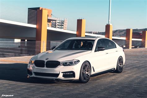 BMW G30 540i interjeras