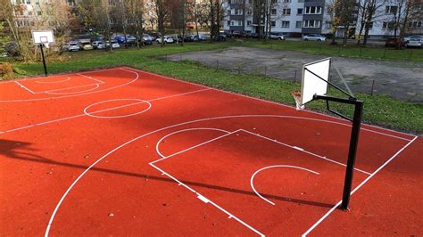 Krepšinio aikštelės schema su pažymėta baudų metimo linija