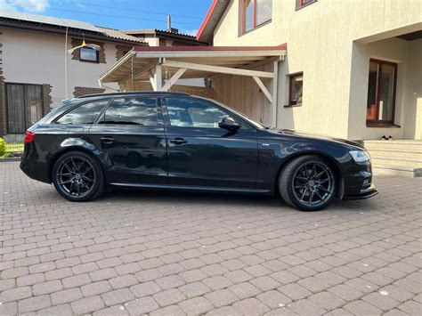 Audi A4 su skirtingais ratlankiais