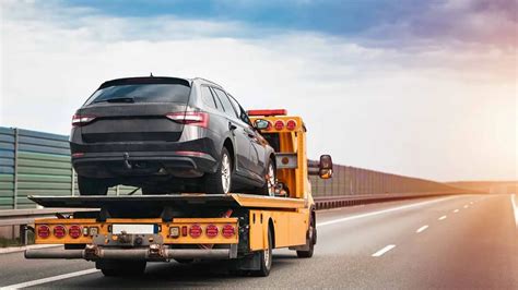 Volvo automobilis kelyje