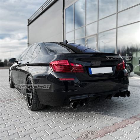 BMW F10 LCI sedano galinis vaizdas su M Paketo difuzoriumi