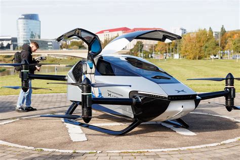 skraidantis automobilis su sraigtais